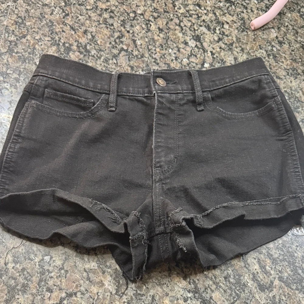 Hollister Black Denim short Jean Shorts EUC 7 / 28